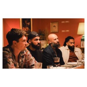 Adib Alkhalidey Instagram - Aujourd’hui sortait en France sur @canalplus la mini-série Enterrement de vie de garçon que j’ai eu la chance de co-écrire et co-réaliser. Je suis chanceux de travailler avec des artistes aussi drôles et God-damn-good. J’ai rarement autant ri et appris. Vraiment une expérience magnifique.
J’ai fait quelques appels pour essayer de voir comment on pourrait rendre la série accessible au Québec, mais… Ça va être un bon vieux VPN les amis !