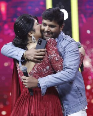 Aditi Prabhudeva Instagram - ಪ್ರೀತಿಯ ಯಶು, 
ಹುಟ್ಟು ಹಬ್ಬದ ಹಾರ್ದಿಕ ಶುಭಾಶಯಗಳು😘
ನೀವೊಬ್ಬ ನಿಷ್ಕಲ್ಮಶ ಮನಸ್ಸಿನ ವ್ಯಕ್ತಿತ್ವದವರು.. ಮೌನಕ್ಕೂ ಅರ್ಥವಿದೆ ಎಂದು ತಿಳಿಸಿಕೊಟ್ಟ ಪ್ರೀತಿಯ ಗೆಳೆಯ ನೀವು..
ನನ್ನ ಬದುಕಿನ ಶಕ್ತಿ ನೀವು..
ಆ ದೇವರು ಪ್ರಪಂಚದ ಎಲ್ಲಾ ಸುಖವನ್ನು ,ನೆಮ್ಮದಿಯನ್ನು ನಿಮಗೆ ನೀಡಲಿ ಕಂದ..
ಹಾಗೆಯೇ ನಾವಿಬ್ರೂ ಯಾವಾಗ್ಲೂ ಹೀಗೆ ಒಟ್ಟಿಗೆ , ಕಷ್ಟ ಸುಖಗಳಲ್ಲಿ ಒಂದಾಗಿ, ಜೊತೆಯಾಗಿ ಬೆಳೆದು ಸಾಧನೆ ,ನೆಮ್ಮದಿಯತ್ತ ಹೆಜ್ಜೆ ಹಾಕೋಣ.
ನಿಮಗೆ ನೆನಪಿದೆಯಾ ..ಕಳೆದ ವರ್ಷ ಇದೇ ದಿವಸ ನೀವು ತಂದೆಯಾಗುವ ಸುದ್ದಿಯನ್ನು ನೀಡಿದೆ. ಈ ವರ್ಷ ನಾವು ಇಬ್ಬರಲ್ಲ ಮೂವರು 👩‍❤️‍👨👉🏻👨‍👩‍👧 ಈ ವರ್ಷದ ನಿಮ್ಮ ಹುಟ್ಟುಹಬ್ಬಕ್ಕೆ ನಮ್ಮ ಮಗಳೇ ನಾನು ನಿಮಗೆ ನೀಡಿರುವ ಮುದ್ದಾದ ಉಡುಗೊರೆ.. ಏನಂತೀರಾ??🥰😍
Thanks for everything my love..
HAPPY BIRTHDAY 🎂💖✨️
@yashas.patla