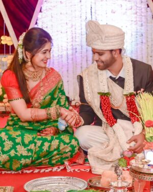 Aditi Prabhudeva Instagram - ಪ್ರೀತಿಯ ಯಶು, 
ಹುಟ್ಟು ಹಬ್ಬದ ಹಾರ್ದಿಕ ಶುಭಾಶಯಗಳು😘
ನೀವೊಬ್ಬ ನಿಷ್ಕಲ್ಮಶ ಮನಸ್ಸಿನ ವ್ಯಕ್ತಿತ್ವದವರು.. ಮೌನಕ್ಕೂ ಅರ್ಥವಿದೆ ಎಂದು ತಿಳಿಸಿಕೊಟ್ಟ ಪ್ರೀತಿಯ ಗೆಳೆಯ ನೀವು..
ನನ್ನ ಬದುಕಿನ ಶಕ್ತಿ ನೀವು..
ಆ ದೇವರು ಪ್ರಪಂಚದ ಎಲ್ಲಾ ಸುಖವನ್ನು ,ನೆಮ್ಮದಿಯನ್ನು ನಿಮಗೆ ನೀಡಲಿ ಕಂದ..
ಹಾಗೆಯೇ ನಾವಿಬ್ರೂ ಯಾವಾಗ್ಲೂ ಹೀಗೆ ಒಟ್ಟಿಗೆ , ಕಷ್ಟ ಸುಖಗಳಲ್ಲಿ ಒಂದಾಗಿ, ಜೊತೆಯಾಗಿ ಬೆಳೆದು ಸಾಧನೆ ,ನೆಮ್ಮದಿಯತ್ತ ಹೆಜ್ಜೆ ಹಾಕೋಣ.
ನಿಮಗೆ ನೆನಪಿದೆಯಾ ..ಕಳೆದ ವರ್ಷ ಇದೇ ದಿವಸ ನೀವು ತಂದೆಯಾಗುವ ಸುದ್ದಿಯನ್ನು ನೀಡಿದೆ. ಈ ವರ್ಷ ನಾವು ಇಬ್ಬರಲ್ಲ ಮೂವರು 👩‍❤️‍👨👉🏻👨‍👩‍👧 ಈ ವರ್ಷದ ನಿಮ್ಮ ಹುಟ್ಟುಹಬ್ಬಕ್ಕೆ ನಮ್ಮ ಮಗಳೇ ನಾನು ನಿಮಗೆ ನೀಡಿರುವ ಮುದ್ದಾದ ಉಡುಗೊರೆ.. ಏನಂತೀರಾ??🥰😍
Thanks for everything my love..
HAPPY BIRTHDAY 🎂💖✨️
@yashas.patla