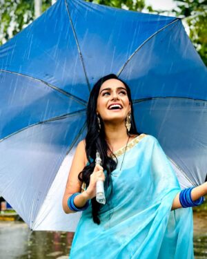 Aditi Sanwal Instagram - Ek ladki bheegi bhaagi si !!! 💙

Pictures by @abhi_singh.05

#insta #instagood #dangaltvchannel #rehnahaiteredilmein #rhtdm #aditisanwal #deewani #meera #livelovelaugh #rain #monsoon #pictureperfect #pictureoftheday #rain #monsoonclicks