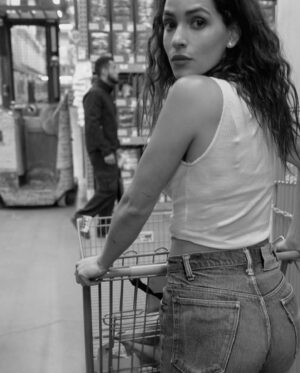 Adria Arjona Instagram - @gregwilliamsphotography and I have shot throughout the years but it’s always been in beautiful gowns that aren’t mine and a face full of makeup. 

This time we did things a little differently. He captured me as authentically as possible in my own home doing things I love to do - fixing shit and getting my hands dirty! Thank you Greg for coming over, for getting on my roof with me, and for coming along a Home Depot shopping spree! @hollywoodauthentic