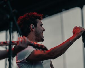 Adrián Expósito Instagram - LO QUE NO PUDE BESARTE live 🤟🏼