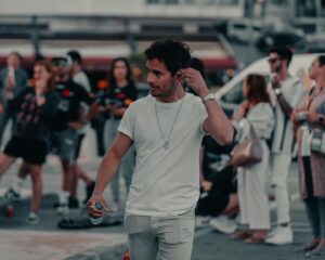 Adrián Expósito Instagram - LO QUE NO PUDE BESARTE live 🤟🏼