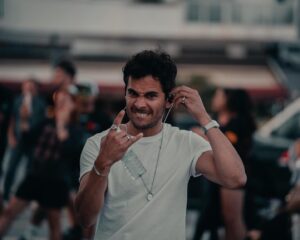 Adrián Expósito Instagram - LO QUE NO PUDE BESARTE live 🤟🏼