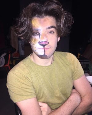 Adrián Salzedo Instagram - Álex “el león” ya está en proceso! @madagascar_el_musical @madagascarilmusical #madagascar #leon #alexelleon #animal #teatro #teatrophilipsdelaluz @teatrodelaluz.philips