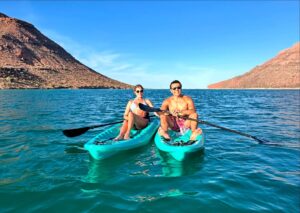 Adrián Uribe Instagram - Gran viaje juntos que ya necesitábamos!😍
Te amo! ❤️