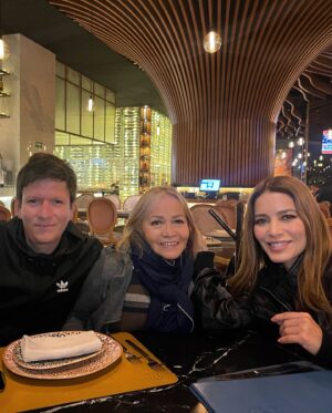 Adriana Fonseca Instagram - Semana llena de contrastes: trabajo, familia y aventuras en la vibrante CDMX. 
______
 Desde las reuniones matutinas hasta las cenas familiares, cada día trae algo nuevo. Aprovechando cada momento con los que más quiero y explorando rincones de la ciudad que nunca dejan de sorprenderme. 

A week full of contrasts: work, family, and adventures in vibrant CDMX. 🌆 From morning meetings to family dinners, each day brings something new. Cherishing every moment with my loved ones and exploring corners of the city that never cease to amaze me. 
.
.
#BalancedLife #CDMXVibes #SpecialMoments #lifestyle #cute