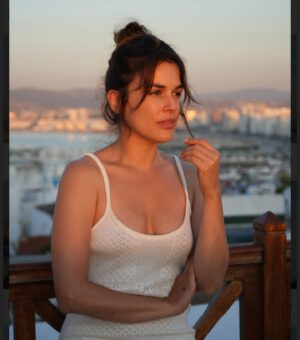 Adriana Ugarte Instagram - Atardeceres que te dejan muda🙏🏻🥹💕

  @lamaisonblanchetanger
📸 @ismabeg