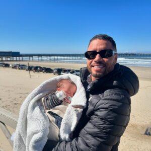 Adriano de Souza Instagram - Primeiro dia dos pais 🥰❤️🐥
Primeiro dia do Romeo na praia ☀️💙
Primeiro de muitos né filhoooooo
#papaibabao #felizdiadospais