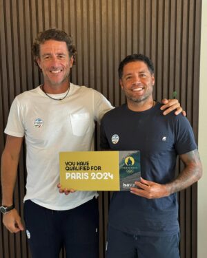 Adriano de Souza Instagram - Ho terminato un'altra Olimpiade del surf, vorrei ringraziare tutti gli sforzi di @leofioravanti e della federazione @fisswofficial per avermi messo come allenatore, ho imparato molto ogni giorno che passa e spero che la prossima volta potremo avere grandi Olimpiadi come l'Italia merita, congratulazioni Italia per il 9° posto assoluto. Forza 🇮🇹 @claudio_ponzani