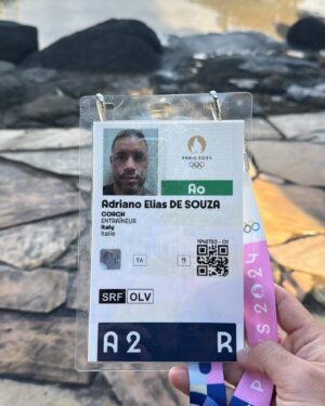 Adriano de Souza Instagram - Ho terminato un'altra Olimpiade del surf, vorrei ringraziare tutti gli sforzi di @leofioravanti e della federazione @fisswofficial per avermi messo come allenatore, ho imparato molto ogni giorno che passa e spero che la prossima volta potremo avere grandi Olimpiadi come l'Italia merita, congratulazioni Italia per il 9° posto assoluto. Forza 🇮🇹 @claudio_ponzani