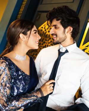 Adrija Addy Roy Instagram - Turning your feed Blue & White 🫶

#PalVeer #Palki #Rajveer #love #kundalibhagya #ParasKalnawat #AdrijaRoy #KB .
