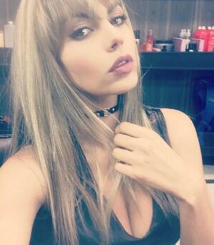 África Zavala Instagram - #tbt looks de #Atrapada ❤️ como me divertí haciendo esta serie 😍🎬siempre será uno de mis trabajos favoritos👏