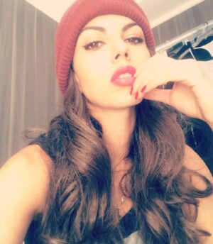 África Zavala Instagram - #tbt looks de #Atrapada ❤️ como me divertí haciendo esta serie 😍🎬siempre será uno de mis trabajos favoritos👏