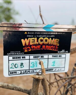 Aftab Shivdasani Instagram - First Photo taken 16 years apart (2008 & 2024). As you can see, nothing has changed 😁🤪. Thank you ‘Awara’ for ‘welcome’-ing this ‘Deewana’ to this ‘Paagal’ Jungle! 
#welcometothejungle 
@khan_ahmedasas 
@shairaahmedkhan 
#baseindustries