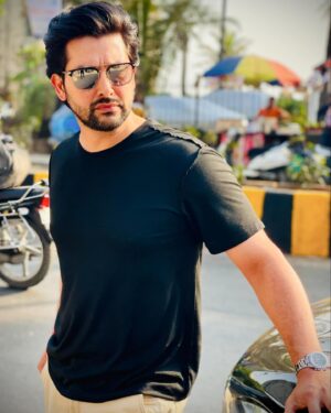 Aftab Shivdasani Instagram - ‘A man’s word is his honour. ‘
- Japanese proverb. 🪭🗡️

📸 - @aalimhakim
