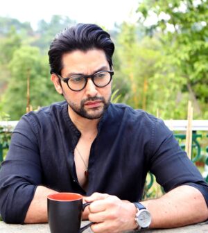 Aftab Shivdasani Instagram - On this special day, as I turn a year older, the only gift i ask for is your love and blessings. 
Thank you for all the love over the years. I’m very grateful and blessed to be working on this birthday on a very special film that means a lot to me. 
Love and gratitude. 🙏🏼❤️🎥✨
#kasoor