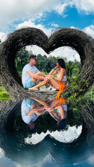 Agáta Hanychová Instagram - Ja uz ty dny musim pulit:) tolik zážitku se do jednoho videa nevejde:))) dnes rano snidane v bazenu,ryzove pole a ubud:)