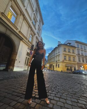 Agáta Hanychová Instagram - Kdyz po nataceni zaskočis na akci na 20 minut:) proste partacky!!!#live #love