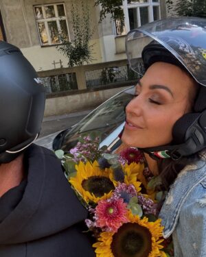 Agáta Hanychová Instagram - Leto… uz naplno v praci … ale se sluníčkem a manzelem jde vse lip;) @miroslav_dopita