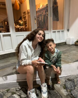 Aggeliki Daliani Instagram - Just strolling…. 
•••••••••••••••••••••••••••••••••••••••••••••••••••••••••••
#islandhopping #familytime ##greekislands #vacationmode 
@manospapagiannis @lydia.papagianny