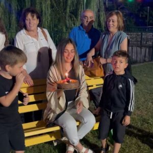 Aggeliki Daliani Instagram - Birthday party 🎈
** Ένα απλό πάρτυ γενεθλίων με διακριτικότητα και καθόλου ανυπομονησία για την τούρτα 😂😂🎂#Nikitas  swipe ➡️ και δες το βίντεο 
•••••••••••••••••••••••••••••••••••••••••
#mybirthday #mykids #partytime #happymoments #birthdaycake #august #summer2023