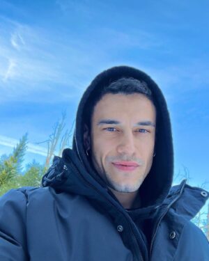 Agustín Bernasconi Instagram - Enamorado del sur. 🇦🇷❄️♥️