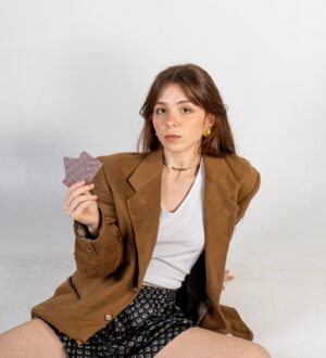 Agustina Cabo Instagram - Ni idea pinto truco.
Foto x @lulicherno look x @lunamazzeo maquillaje x @manueladiazlima