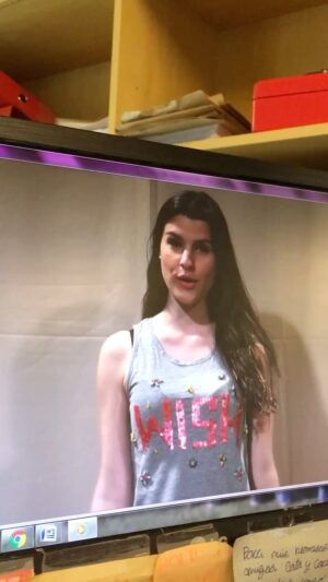 Agustina Palma Instagram - Ustedes lo pidieron!! 20 fotos perdidas de O11CE! 🧨 
Gracias por todos los mensajitos, cada vez son más los que ven la serie x @disneyplus #o11ce 

1. Final de la temporada. 
2. Las chicas del grupo de vóley! 
3. Family 🤍
4. @sabrinacarpenter justo estaba por ahí en una de las fiestas de Once 😂
5. Con Gabo @marianog esperando para grabar. 
6. Mi primera audición para Disney O11ce
7. @sebastian_athie 
8. El futuro es hoy.
9. Evento en las oficinas de Disney Argentina
10. Abrazó final 
11. Ganaron 
12. Escena  dramática 
13. Con mi mamá en la vida real @espejoconstanza que hizo de la mamá de Martina Markinson. 
14. Kids choice award 2017 Argentina. 
15. Mi primera escena 
16. Mi Camarín 
17. Zoe @paulivetrano 
18. Martina y Lorenzo 
19. El IAD 
20. Los amo, gracias por cada uno de sus mensajes y por seguir ahí después de tantos años! Y a los nuevos seguidores que están viendo la serie disfruten mucho, es una serie hecha con mucho mucho amor y bonita energía!❤️✨