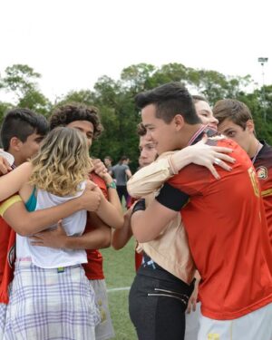 Agustina Palma Instagram - Ustedes lo pidieron!! 20 fotos perdidas de O11CE! 🧨 
Gracias por todos los mensajitos, cada vez son más los que ven la serie x @disneyplus #o11ce 

1. Final de la temporada. 
2. Las chicas del grupo de vóley! 
3. Family 🤍
4. @sabrinacarpenter justo estaba por ahí en una de las fiestas de Once 😂
5. Con Gabo @marianog esperando para grabar. 
6. Mi primera audición para Disney O11ce
7. @sebastian_athie 
8. El futuro es hoy.
9. Evento en las oficinas de Disney Argentina
10. Abrazó final 
11. Ganaron 
12. Escena  dramática 
13. Con mi mamá en la vida real @espejoconstanza que hizo de la mamá de Martina Markinson. 
14. Kids choice award 2017 Argentina. 
15. Mi primera escena 
16. Mi Camarín 
17. Zoe @paulivetrano 
18. Martina y Lorenzo 
19. El IAD 
20. Los amo, gracias por cada uno de sus mensajes y por seguir ahí después de tantos años! Y a los nuevos seguidores que están viendo la serie disfruten mucho, es una serie hecha con mucho mucho amor y bonita energía!❤️✨