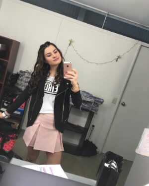 Agustina Palma Instagram - Ustedes lo pidieron!! 20 fotos perdidas de O11CE! 🧨 
Gracias por todos los mensajitos, cada vez son más los que ven la serie x @disneyplus #o11ce 

1. Final de la temporada. 
2. Las chicas del grupo de vóley! 
3. Family 🤍
4. @sabrinacarpenter justo estaba por ahí en una de las fiestas de Once 😂
5. Con Gabo @marianog esperando para grabar. 
6. Mi primera audición para Disney O11ce
7. @sebastian_athie 
8. El futuro es hoy.
9. Evento en las oficinas de Disney Argentina
10. Abrazó final 
11. Ganaron 
12. Escena  dramática 
13. Con mi mamá en la vida real @espejoconstanza que hizo de la mamá de Martina Markinson. 
14. Kids choice award 2017 Argentina. 
15. Mi primera escena 
16. Mi Camarín 
17. Zoe @paulivetrano 
18. Martina y Lorenzo 
19. El IAD 
20. Los amo, gracias por cada uno de sus mensajes y por seguir ahí después de tantos años! Y a los nuevos seguidores que están viendo la serie disfruten mucho, es una serie hecha con mucho mucho amor y bonita energía!❤️✨