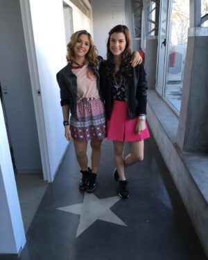 Agustina Palma Instagram - Ustedes lo pidieron!! 20 fotos perdidas de O11CE! 🧨 
Gracias por todos los mensajitos, cada vez son más los que ven la serie x @disneyplus #o11ce 

1. Final de la temporada. 
2. Las chicas del grupo de vóley! 
3. Family 🤍
4. @sabrinacarpenter justo estaba por ahí en una de las fiestas de Once 😂
5. Con Gabo @marianog esperando para grabar. 
6. Mi primera audición para Disney O11ce
7. @sebastian_athie 
8. El futuro es hoy.
9. Evento en las oficinas de Disney Argentina
10. Abrazó final 
11. Ganaron 
12. Escena  dramática 
13. Con mi mamá en la vida real @espejoconstanza que hizo de la mamá de Martina Markinson. 
14. Kids choice award 2017 Argentina. 
15. Mi primera escena 
16. Mi Camarín 
17. Zoe @paulivetrano 
18. Martina y Lorenzo 
19. El IAD 
20. Los amo, gracias por cada uno de sus mensajes y por seguir ahí después de tantos años! Y a los nuevos seguidores que están viendo la serie disfruten mucho, es una serie hecha con mucho mucho amor y bonita energía!❤️✨