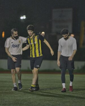 Ahan Shetty Instagram - Great game against @pericoherraiz and his team. They’ve come all the way from Spain to teach underprivileged children how to play football and help enhance their skills and love for the game. Thank you for doing what you do. Glad to have met such amazing people ❤️ @cooperacion_internacional_ong
