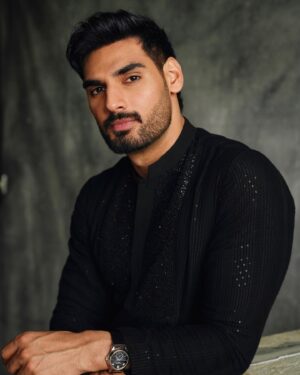 Ahan Shetty Instagram - 🖤 

#A&R