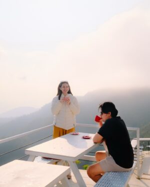 Ahmad Affandy Instagram - Biasanya cuma nonton di tv..
Pagi ini malah jadi kang poto buat 
@alessia89cestaro & @fandyruby 🙏🏻❤️

Romantis bangettttt, 
Bikin senyum senyum sendiri 😤

Matur nuwun kunjungannya kak,
Kapan kapan mampir lagi yaa..
Mimin ajak main ke @gokart.offroad pokokke 🥰

.

.

.

#TumpengMenoreh 
#Wisata 
#WisataAlam 
#explorekulonprogo 
#magelangexplore 
#purworejonan