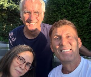 Ahmet Çevik Instagram - Dün Evlerinde misafir eden Dostlarım @mehtapingolf ve İngolf Çiftine Teşekkür Ederim.

@sekersiru @tarkovski87 @drn_bln_92