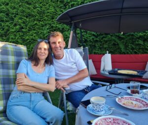 Ahmet Çevik Instagram - Dün Evlerinde misafir eden Dostlarım @mehtapingolf ve İngolf Çiftine Teşekkür Ederim.

@sekersiru @tarkovski87 @drn_bln_92