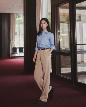 Ahn Eun-jin Instagram - 가을준비는 @celebshop.edition 🤎

@with.hyunkyoung 
@iljung_lee 
@b_joeun 

📷 @gowontae