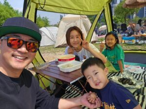 Ahn Jae-wook Instagram - #한강#피크닉#날씨#좋구나 #좋아요 ^^~~👍🏻😘💕