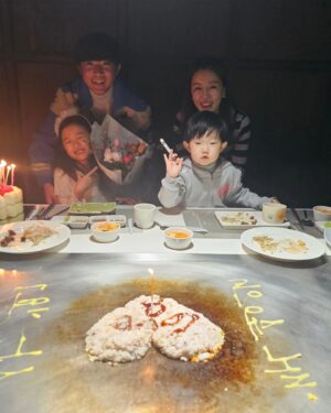 Ahn Jae-wook Instagram - #수현이#생일#다시#8살 ^^~
#아빠의#미역국#엄마의#갈비찜

사랑하고 늘 건강하기를^^~~💕💕💕😘😘😘