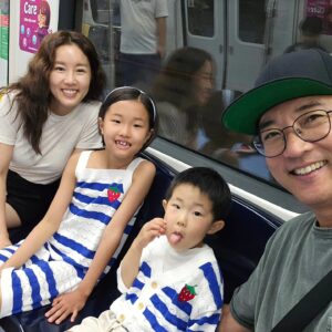 Ahn Jae-wook Instagram - #여름방학#가족여행

아빠도 쉬러 간건데....안 힘들어..괜찮아..ㅎㅎㅎ;;