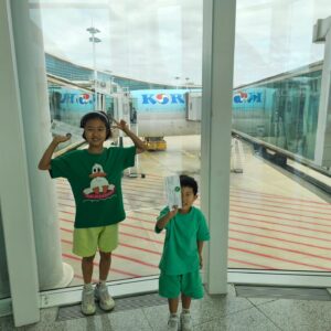 Ahn Jae-wook Instagram - #가족여행#안도현#첫비행기탑승#성공 

근데 한국이 더 더운 듯.ㅎㅎ ^^;;