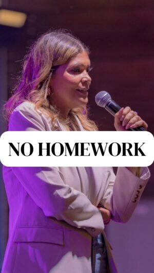 Aida Rodríguez Instagram - #BrownCoatAida PSA: It’s time for us to declare NO HOMEWORK DAYS!

Come see me on my Summer tour! 🎟️
Aug. 9-10 @clevelandfunnybone (Cleveland, OH)
Aug. 21- @newyorkcitywinery (New York, NY)
Aug. 22 @citywinerybos (Boston, MA)
Sept. 5-7 @dccomedyloft (Washington, DC)
Sept. 13 @sanjoseimprov (San Jose, CA)
Sept. 27 @thestandupcomedyclub (Bellflower, CA)
Nov. 1-2 @theriothtx (Houston, TX)

#comedy #comedian #aidarodriguez #cleveland #fyp #backtoschool