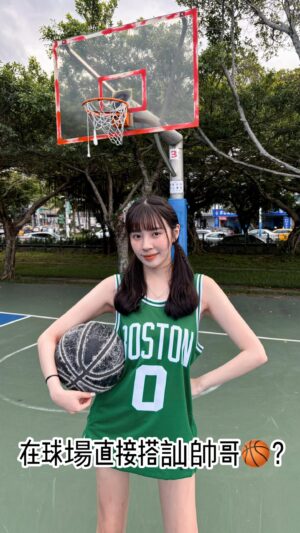 Aileen Huang Instagram - 在球場直接搭訕帥哥🏀 究竟能不能成為三分球神射手⋯ 
大家pick哪一位教練？？
暑假還想看我學什麼運動底下留言告訴我🥹
#0元不用錢 #籃球 #運動生活 #奧運