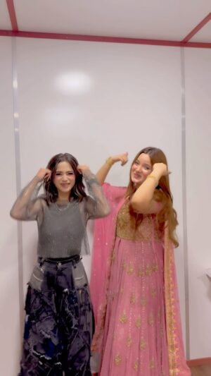 Aima Baig Instagram - Shukriya ,Meherbaani itnaaa saraa pyaar dene may liyeh🥹♥️
.
@jeddah_season