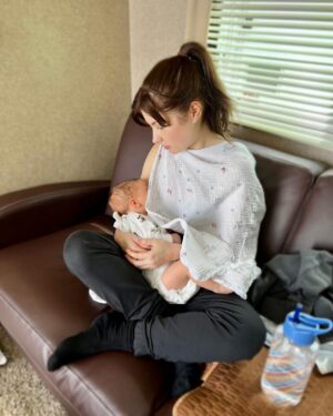 Aimee Kelly Instagram - I went back to work 3 weeks after giving birth to my son. Here we are sleep deprived, nursing and trying our best at figuring this thing out. It is the most exhausting, challenging and rewarding thing I have ever done but it really does take a village. Thank you @amyhubcast for championing an 8 month pregnant woman, my agents for viewing motherhood as a superpower rather than a hinderance and the ace production for accommodating feeding a newborn in the hair and makeup chair at 5am🤪 (and bringing me extra sides with every meal😈 @zoemelissax 
My experience isn’t what all woman are granted but I’d like to think we are normalising new parents retuning to work and taking more steps in the right direction.

Special shoutout to bibs for helping looking after our bean🤍and @jessybarden who on my 5th day of postpartum baby blues hormone crash (if u know u know)FaceTimed me from across the Atlantic Ocean with a pep talk and peeled me off the floor. There is an unspoken sisterhood with woman who have walked the road before you and I’ll never forget when it’s my turn to be the advice giver- all whilst being knee deep in newborn poop of course🤍 There was a time when I really doubted myself and thought I wasn’t going to be able to do it but then I read @sophiesophierundle post on going back to work with her baby and it made me feel less alone. Here’s hoping someone in the same position reads this and see’s although it’s not easy, it is doable and we got this👊🏼