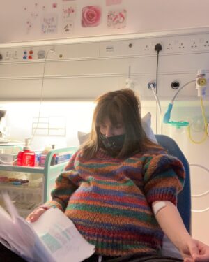 Aimee Kelly Instagram - I went back to work 3 weeks after giving birth to my son. Here we are sleep deprived, nursing and trying our best at figuring this thing out. It is the most exhausting, challenging and rewarding thing I have ever done but it really does take a village. Thank you @amyhubcast for championing an 8 month pregnant woman, my agents for viewing motherhood as a superpower rather than a hinderance and the ace production for accommodating feeding a newborn in the hair and makeup chair at 5am🤪 (and bringing me extra sides with every meal😈 @zoemelissax 
My experience isn’t what all woman are granted but I’d like to think we are normalising new parents retuning to work and taking more steps in the right direction.

Special shoutout to bibs for helping looking after our bean🤍and @jessybarden who on my 5th day of postpartum baby blues hormone crash (if u know u know)FaceTimed me from across the Atlantic Ocean with a pep talk and peeled me off the floor. There is an unspoken sisterhood with woman who have walked the road before you and I’ll never forget when it’s my turn to be the advice giver- all whilst being knee deep in newborn poop of course🤍 There was a time when I really doubted myself and thought I wasn’t going to be able to do it but then I read @sophiesophierundle post on going back to work with her baby and it made me feel less alone. Here’s hoping someone in the same position reads this and see’s although it’s not easy, it is doable and we got this👊🏼