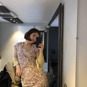 Aimee Kelly Instagram - @thedukefilmuk is released in cinemas today! I am so proud of this movie and to be part of the retelling of such an incredible true story. This film is everything you’d expect and more from a Roger Michell project and I’m so honoured to have worked with him on what would be his last legacy. Book your tickets now🎟 
Disclaimer**** Fionn and I are available for all your dirty dancing lift needs 📷 credit by the one and only Mr Jim Broadbent
