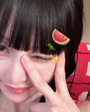 Aina Yamada Instagram - .

毎日暑いよ🫠🍉
みんな今年の夏はなにするの？

私はいっぱいスイカをたべたいよ