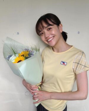 Airi Matsui Instagram - NHK Eテレ「プップルール」

観てくださった方ありがとうございました！

子供ならではの目線で描かれる
微笑ましく、応援したくなるお話でした！

子供達がとにかく元気いっぱい！
空き時間に沢山遊んで本当に先生の気分でした

みんな可愛くて癒されたなぁぁ🤍